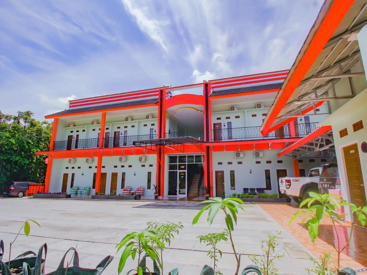 Oyo 90063 Silver Homestay Syariah Perabumulih المظهر الخارجي الصورة