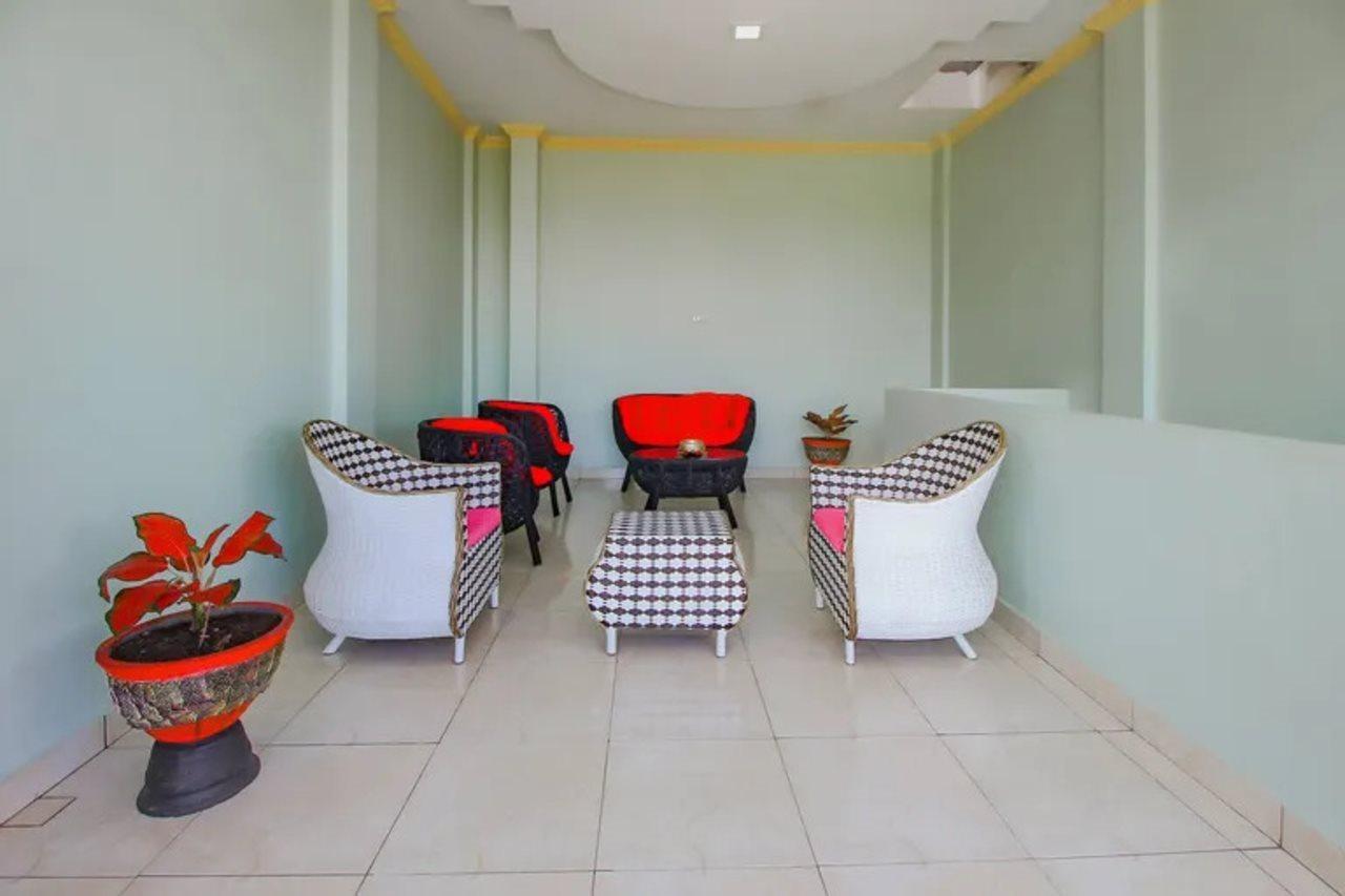 Oyo 90063 Silver Homestay Syariah Perabumulih المظهر الخارجي الصورة